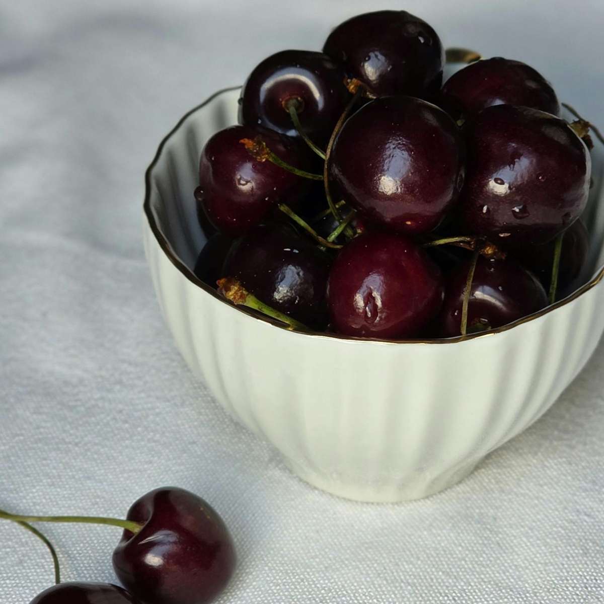 Fruit Trees Körsbärsträd - Prunus Avium - Sötkörsbär - Höjd 90-110Cm - ⌀23Cm